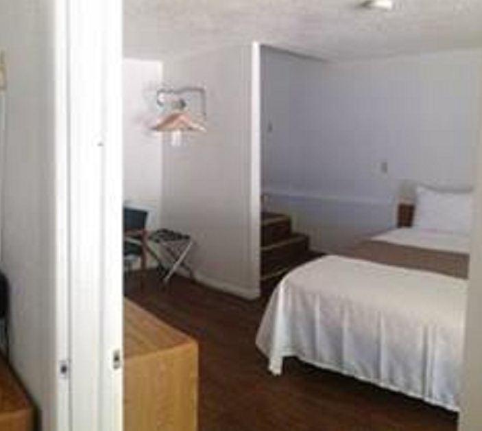 The Brookside Motel / Mt. Rushmore Keystone Room photo